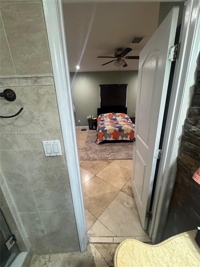 Foto del edificio - 6134 SW 22nd St