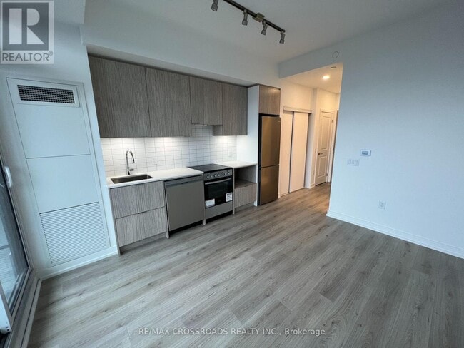 Photo du bâtiment - 395-3395 Bloor St E
