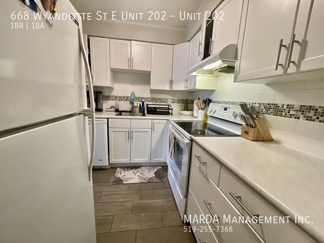Building Photo - SPACIOUS 1 BED/1 BATH UNIT WITH BALCONY + HYDRO