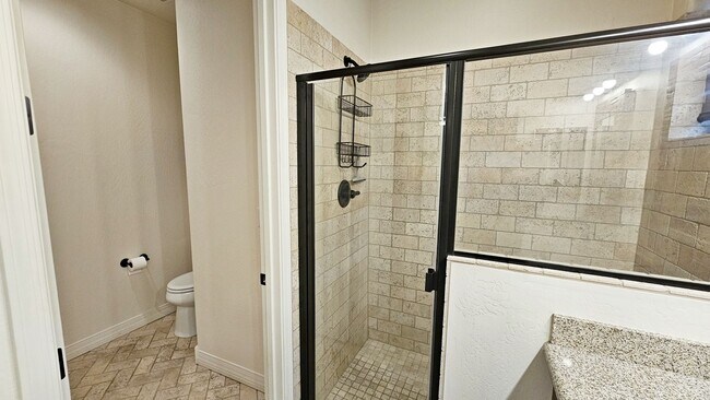 Foto del edificio - Fully Furnished Mother-in-law Suite For Rent