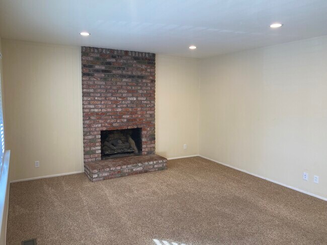 Foto del edificio - 2939 Miles Dr