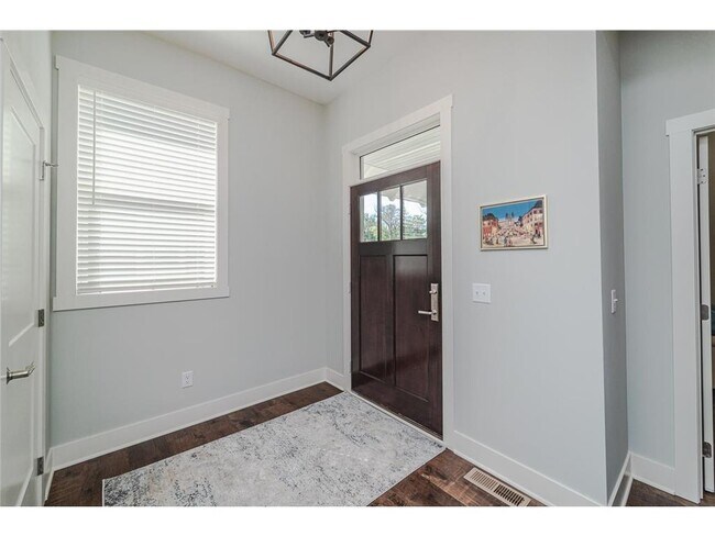 Foto del edificio - 5175 Ranchview Ln N