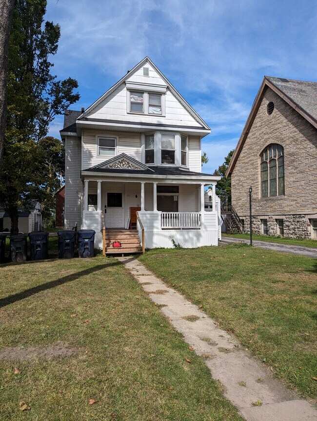 Building Photo - 678 Ridge Rd