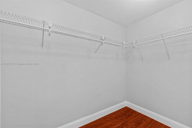 Foto del edificio - 986 NW 135TH TER