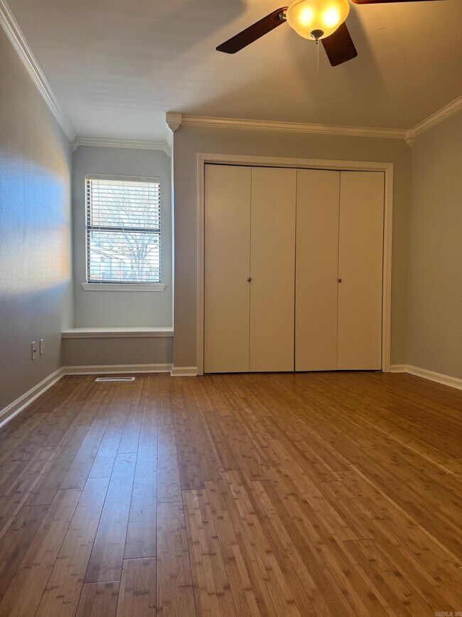 Foto del edificio - 301 Kings Row Dr