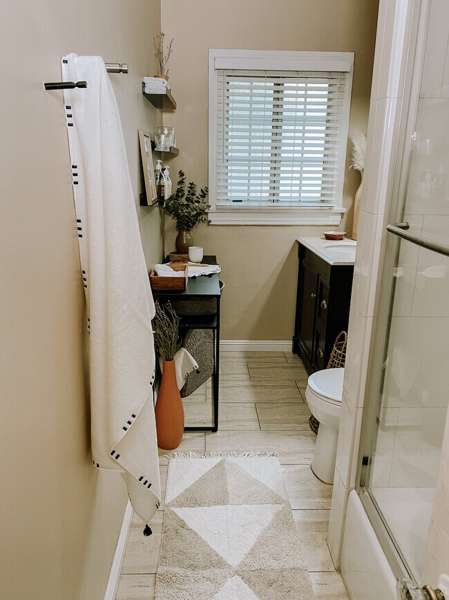 Foto del edificio - 5246 W Olympic Blvd