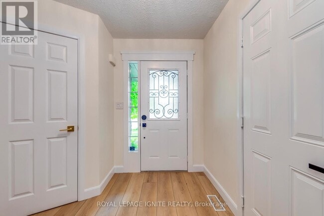 Building Photo - 64 Templewood Dr