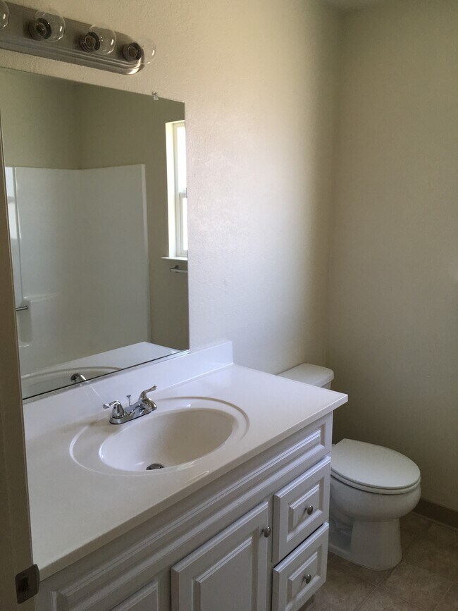 Bathroom - 1011 Del Rio Dr
