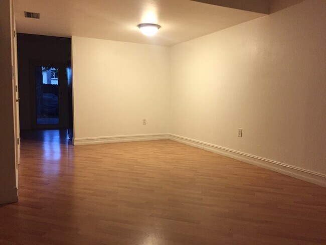 Foto del edificio - 541 NW 82nd Ct