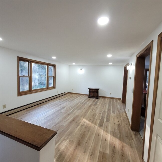 Foto del edificio - 47 River Rd
