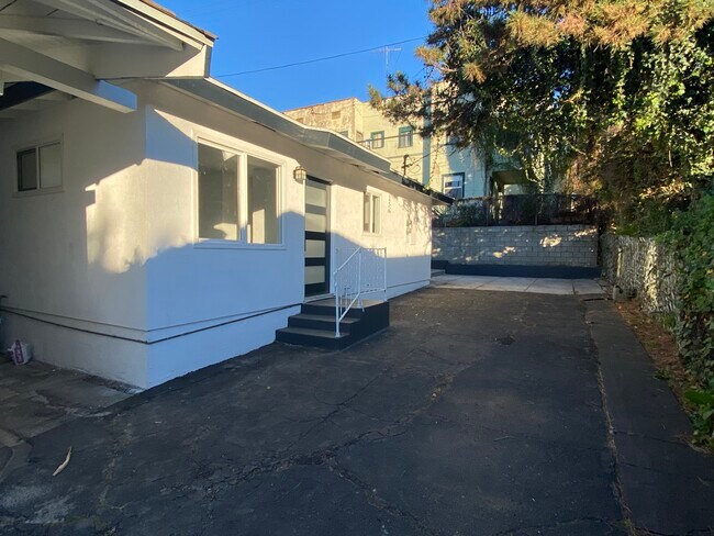 Building Photo - 212 N Vendome St