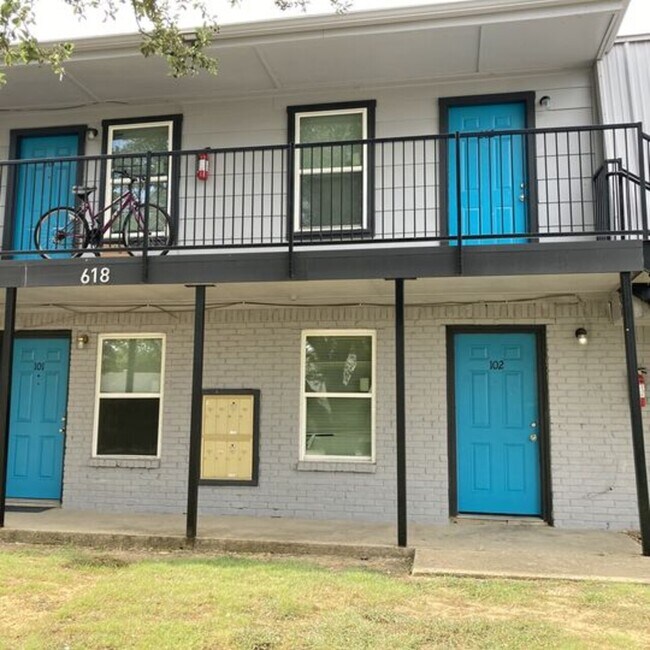 Building Photo - 612 London place