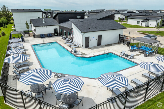 Piscina - Rialto Townhomes