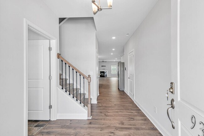 Building Photo - 933 Eakins Ln