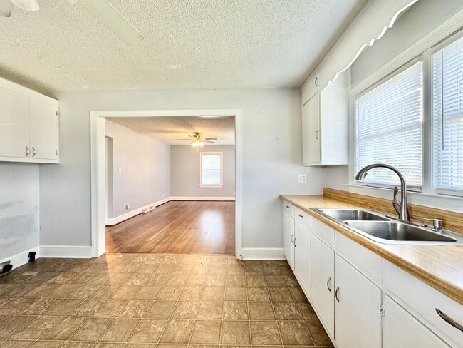 Building Photo - 2 BR in Northern Guilford School district