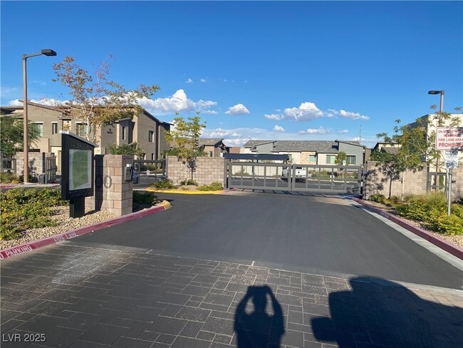 Foto del edificio - 600 Carriage Hill Dr