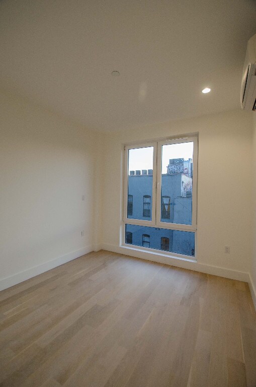 Foto del edificio - 961 Willoughby Ave