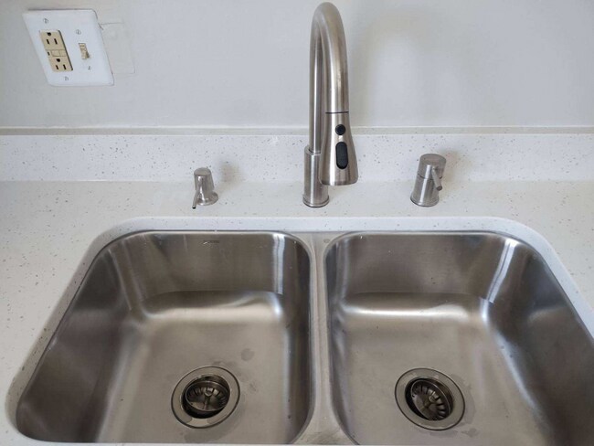 Foto del edificio - 422 S Oak St