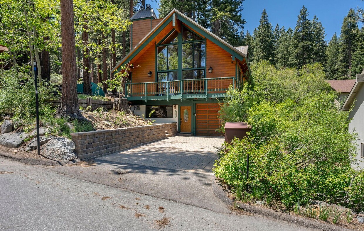 Foto principal - Remodeled Mountain Style Home