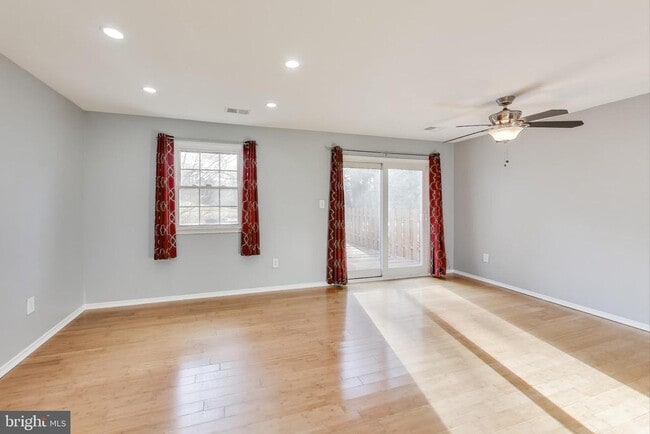 Foto del edificio - 5769 Yellowrose Ct