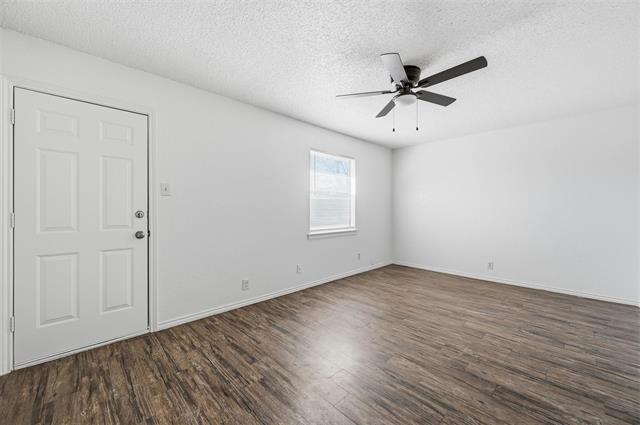 Building Photo - 6833 S Creek Dr