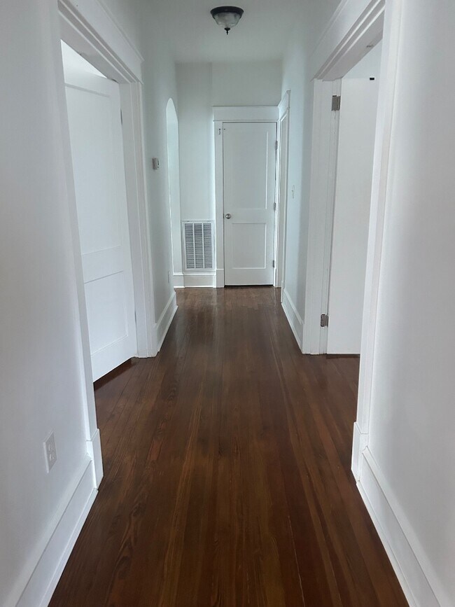 Foto del edificio - 2205 Mayflower Dr