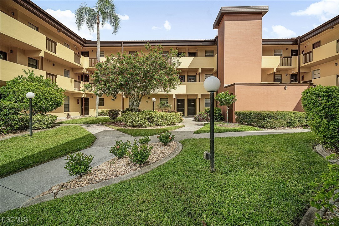 Foto principal - 6136 Whiskey Creek Dr