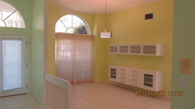 Building Photo - Laurel Woodlands 1104 Hoover