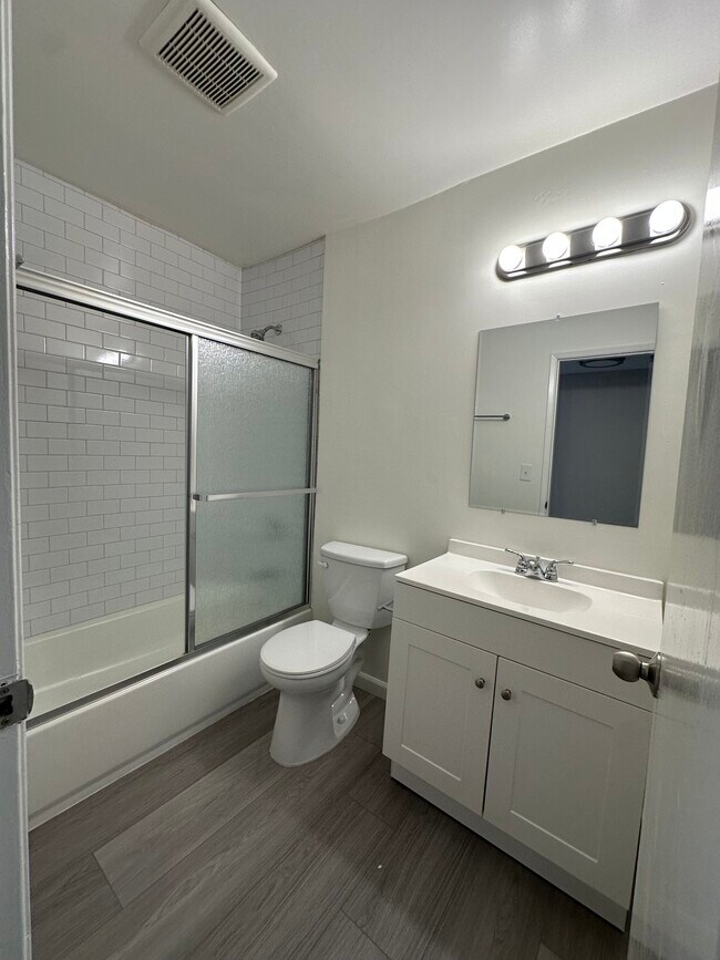 Foto del edificio - 2020 Preuss Rd