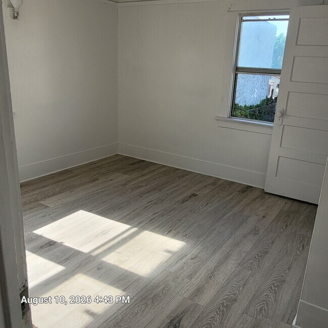 Foto del edificio - 833 W 42nd Pl