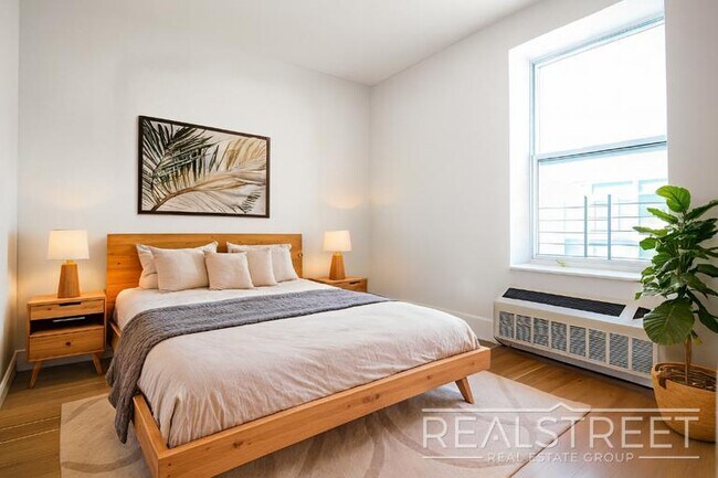 Foto del edificio - LUXURY Giant 1 BED LOFT in Queens!