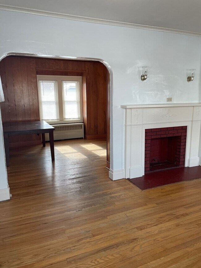 Building Photo - 2 Bed, 1 Bath- Single Family For Rent in t...