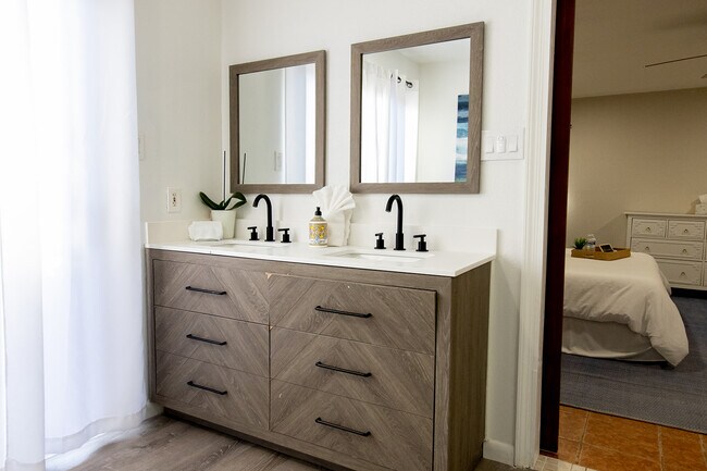 Foto del edificio - 15403 Long Creek St