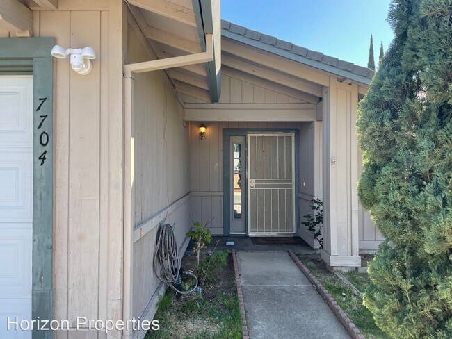 Building Photo - 4 br, 2 bath House - 7704 Sun Terrace Way