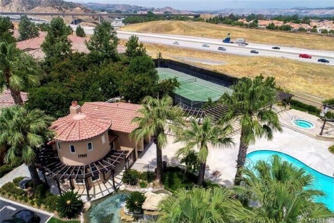 Foto del edificio - 17977 Lost Canyon Rd