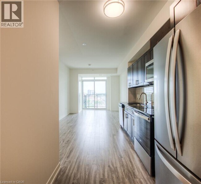 Building Photo - 128 King St N