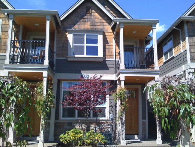 Building Photo - 933 SE Marion St