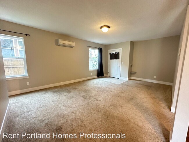 Building Photo - 4 br, 3 bath House - 3776 SE 8th Ave