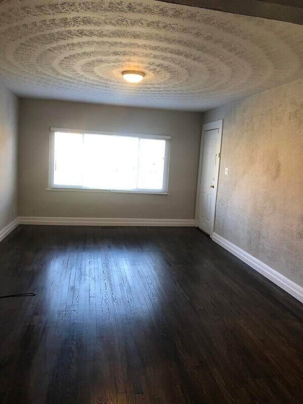 Building Photo - 1352 1/2 Charleston Ave