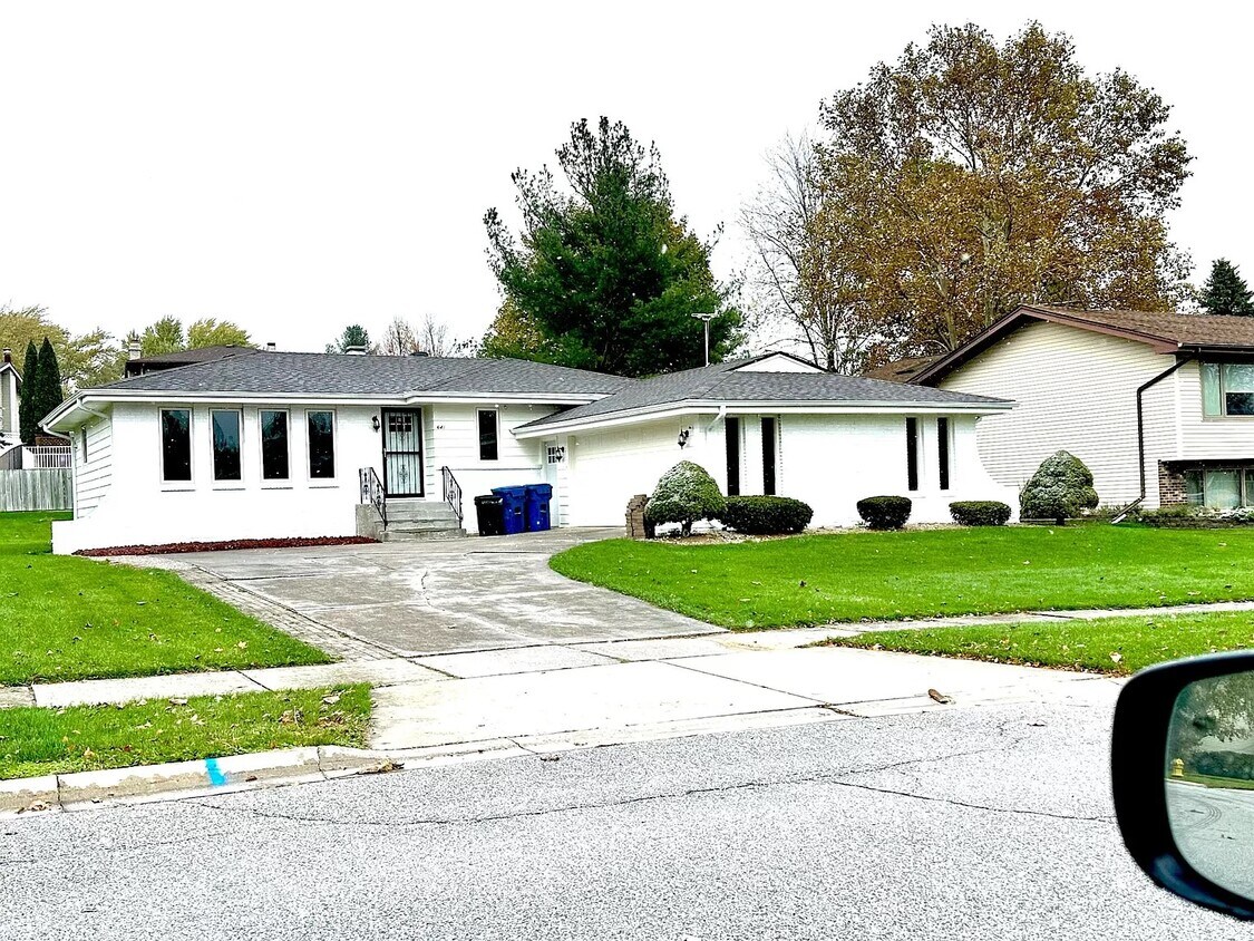 Primary Photo - 641 Cottonwood Dr