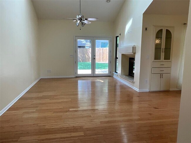 Foto del edificio - 15702 Racine Cove