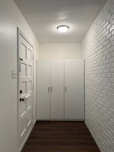 Building Photo - 12925 Trail Hollow Dr