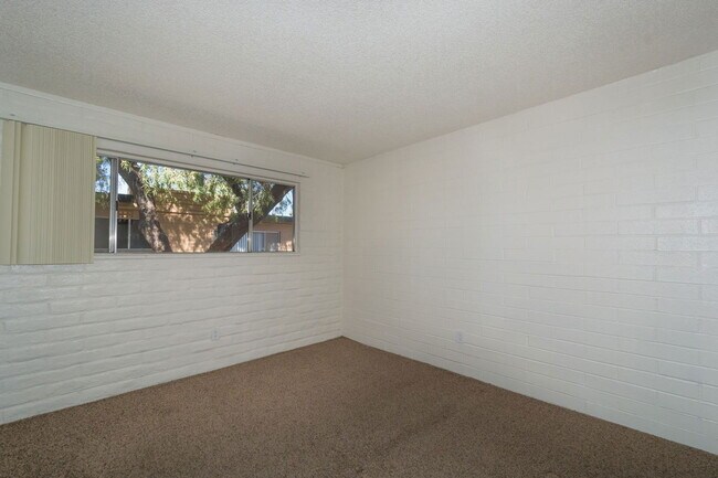 Foto del edificio - 4557 E Bellevue St