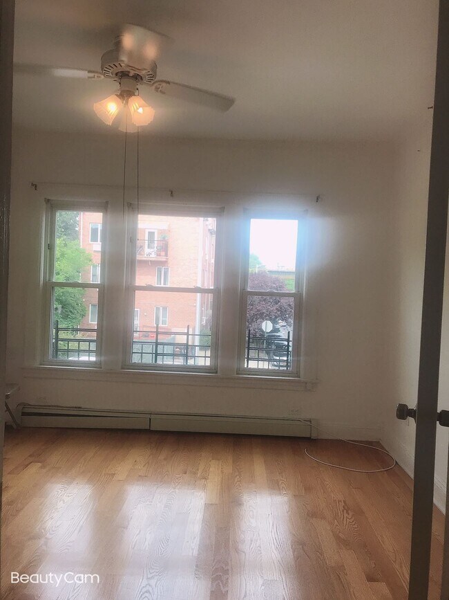 Foto del edificio - 1512 Dahill Rd