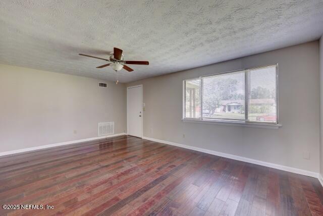 Foto del edificio - 4150 Lazy Hollow Ln N