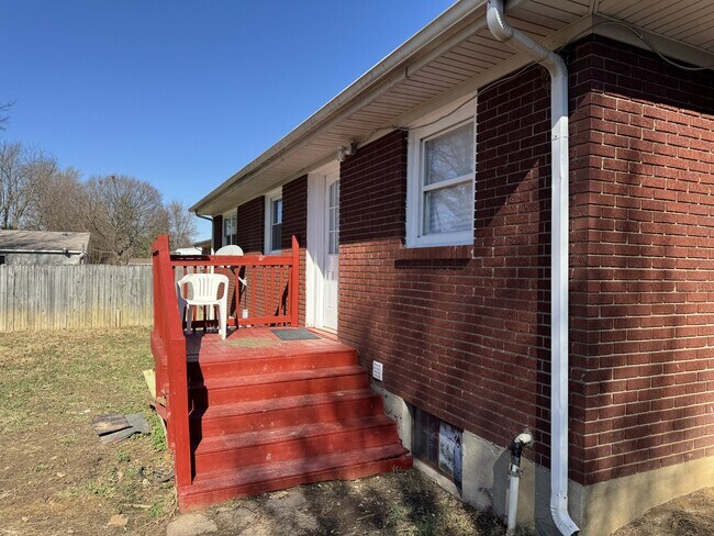 Foto del edificio - 3428 Fern Lea Rd