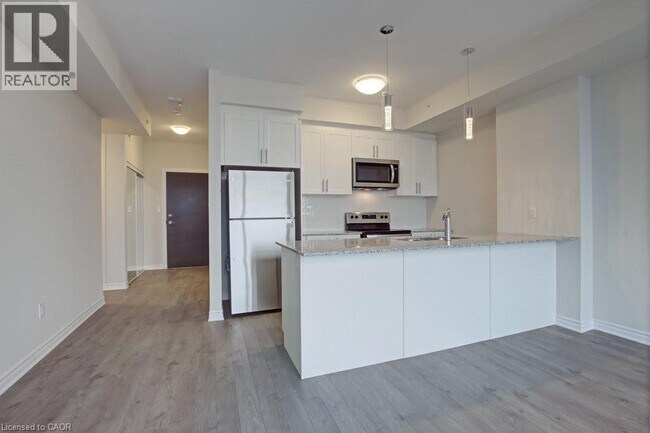 Photo du bâtiment - 150 Oak Park Blvd