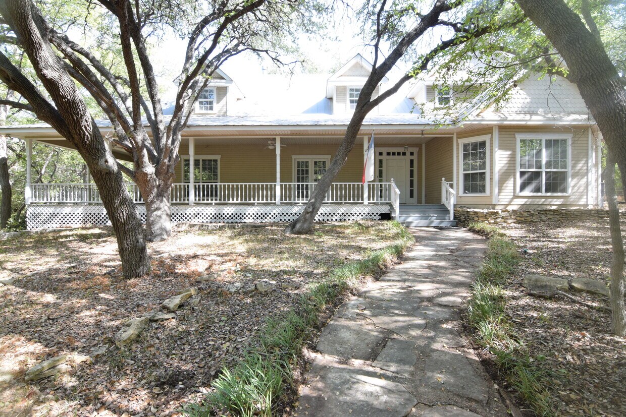 Primary Photo - 200 N Roy Reynolds Dr