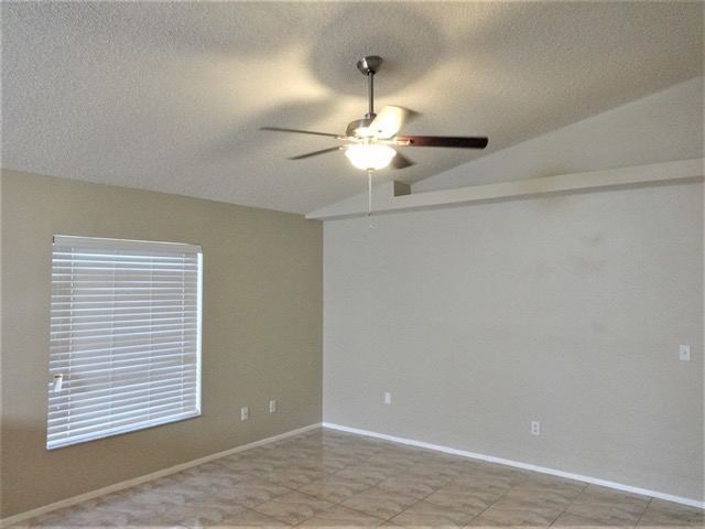 Building Photo - 1037 Weaver Dr
