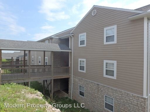 Building Photo - 1314 White Oak Ln